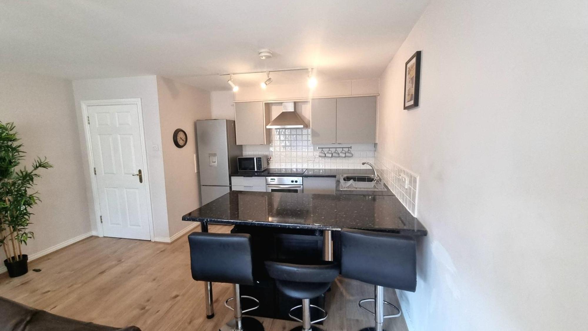 Cosy 2Br Modern Apt With Free Parking 利物浦 外观 照片